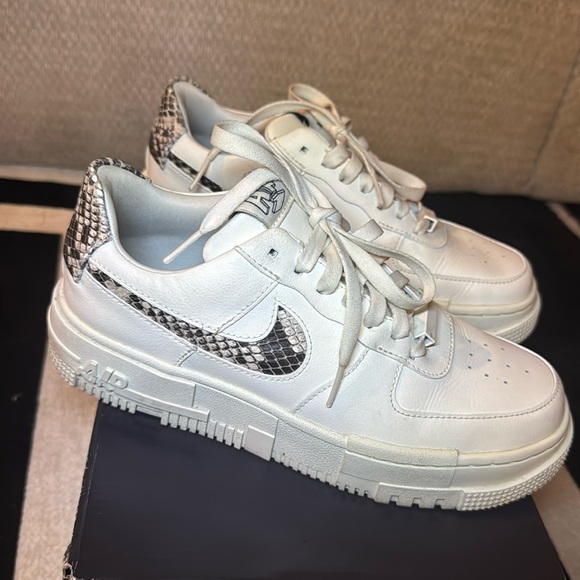 Nike Shoes - Nike AF1 Pixel SE